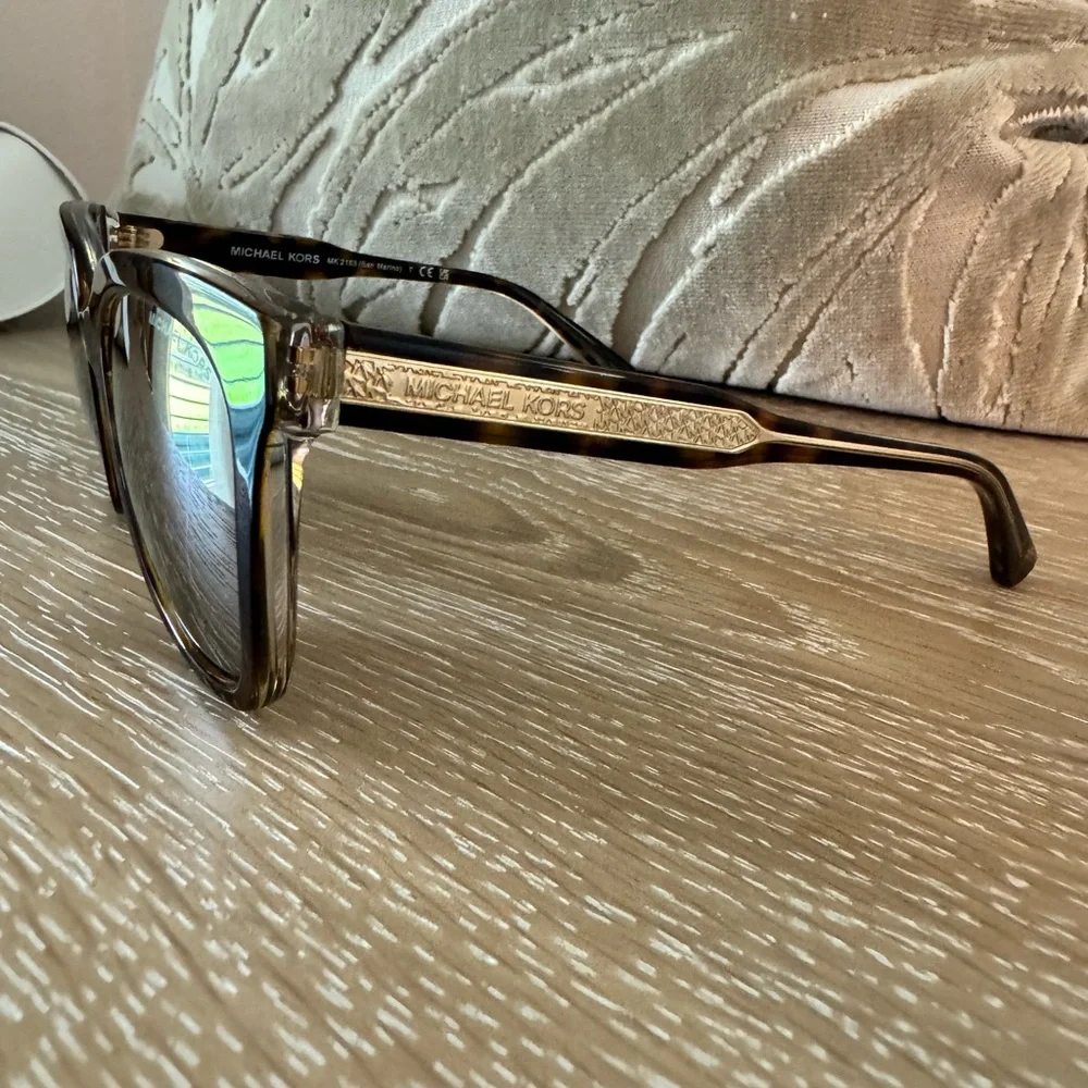Michael Kors San Marino Dark Tortoise sunglasses excellent condition. Has case - Picture 3 of 4